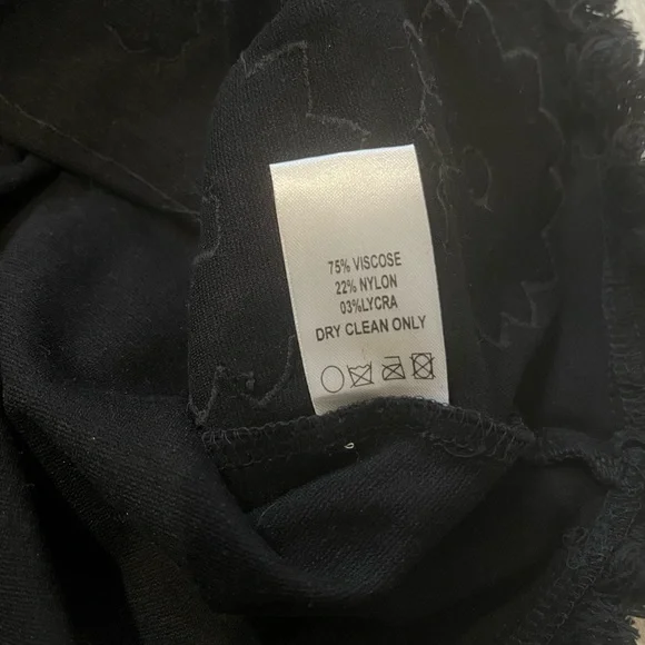 Judith March Festival Granny Square Crochet Mini Skirt - Picture 11 of 12